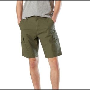 Levi’s Cargo Shorts Mens Size 30 US NWT